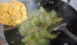 宝宝吃角瓜鸡蛋,宝宝辅食——角瓜鸡蛋新搭配