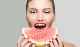 吃瓜美女爆笑图片大全,吃瓜美女爆笑图片大盘点