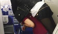 空姐和乘客吃瓜图片,空姐与乘客共享吃瓜时光