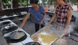 张大妈吃瓜,品味人间烟火