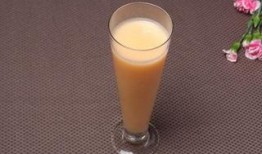 蜜瓜和哈密瓜榨汁搭配吃,甘甜双享——蜜瓜哈密瓜榨汁搭配新体验