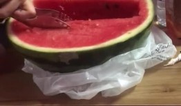 宿舍女吃瓜,校园生活里的八卦风云