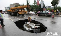 奇葩车祸现场吃瓜