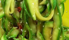 凉拌吃的角瓜,凉拌角瓜，家常美味新体验